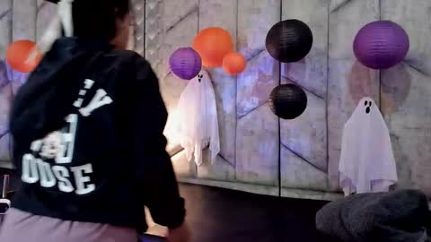 Snapshot of mayarusell01 chatting on 10/30/25, 11:33 Nicolle Ruselle Hello my lovely schedule for great fun from 630 am and end 800 pm Colombian time I wait for you online show from 10/30/25, 11:33