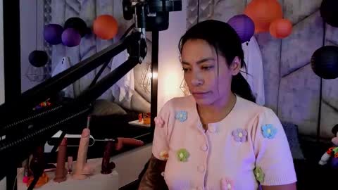 Snapshot of mayarusell01 chatting on 10/31/25, 11:55 Nicolle Ruselle Hello my lovely schedule for great fun from 630 am and end 800 pm Colombian time I wait for you online show from 10/31/25, 11:55