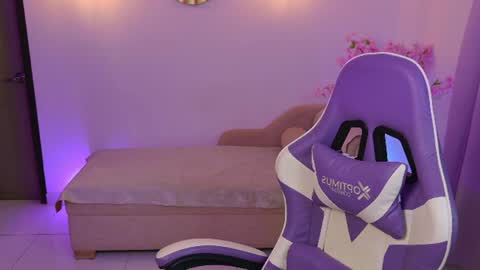 Snapshot of mayavexx chatting on 07/05/26, 06:37 Maya Vexx online show from 07/05/26, 06:37