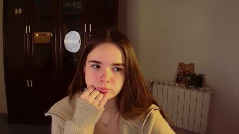 Snapshot of maybloom_ chatting on 10/31/25, 05:30 maybloom_ online show from 10/31/25, 05:30