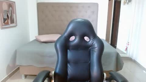 Snapshot of maydivaxox chatting on 12/04/25, 06:27 MAYA online show from 12/04/25, 06:27