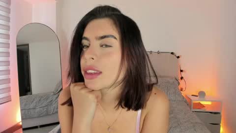 Snapshot of mayli_xx chatting on 04/23/26, 08:33 ALIS online show from 04/23/26, 08:33