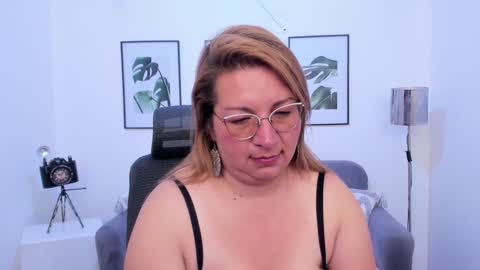 Mailyn online show from 02/08/25, 02:04