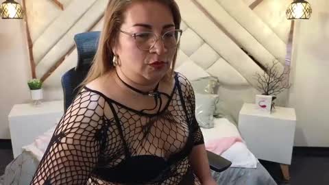 Mailyn online show from 02/17/25, 10:47