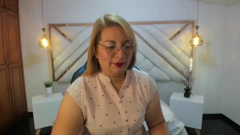 Mailyn online show from 03/08/25, 11:48