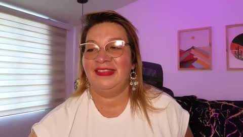 Mailyn online show from 09/15/25, 07:36