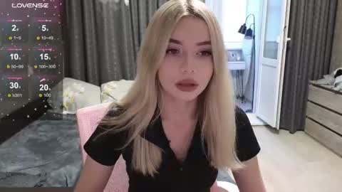 Snapshot of maymallorie chatting on 06/30/26, 01:17 may online show from 06/30/26, 01:17