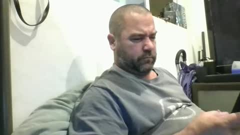 Snapshot of mayoramx chatting on 03/26/26, 03:01 Dad bod 43 online show from 03/26/26, 03:01