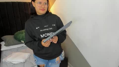 Mayu KIm online show from 11/30/25, 11:25