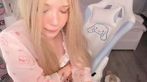 Snapshot of mayya_cuute chatting on 06/25/26, 09:47 Mila online show from 06/25/26, 09:47