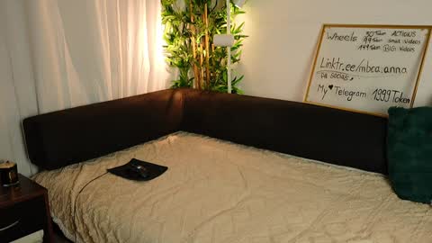 Anna       IG mbca anna  online show from 01/11/25, 05:40