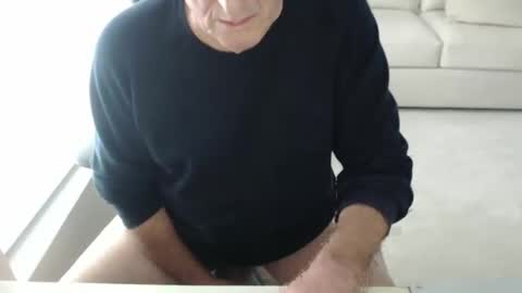 Snapshot of mbeastie chatting on 01/19/25, 08:51 Beastie online show from 01/19/25, 08:51