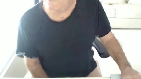 Snapshot of mbeastie chatting on 02/12/25, 04:55 Beastie online show from 02/12/25, 04:55