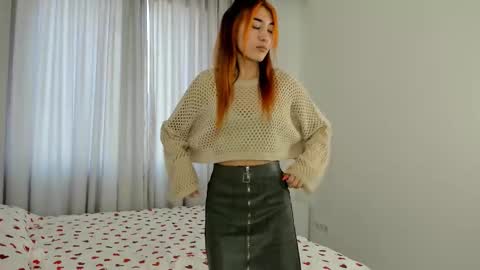 Snapshot of mckenziethress chatting on 03/22/26, 07:56 Lina online show from 03/22/26, 07:56