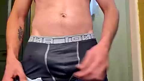 mclovinmackay online show from 10/27/25, 03:54