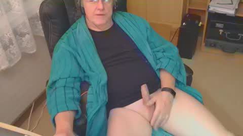 Snapshot of mcswis6 chatting on 12/02/24, 01:35 mcswis6 online show from 12/02/24, 01:35