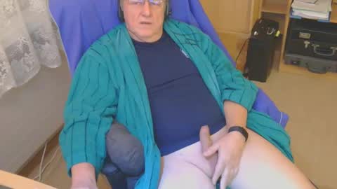 Snapshot of mcswis6 chatting on 12/08/24, 12:29 mcswis6 online show from 12/08/24, 12:29