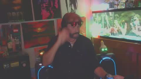 Snapshot of mdtpoker chatting on 11/19/25, 12:21 Poker online show from 11/19/25, 12:21