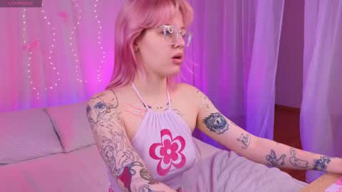 Snapshot of me1roze chatting on 03/22/26, 08:51 Roze online show from 03/22/26, 08:51