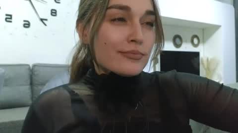 Snapshot of me_lissa_sun chatting on 12/21/24, 05:36 Melissa online show from 12/21/24, 05:36