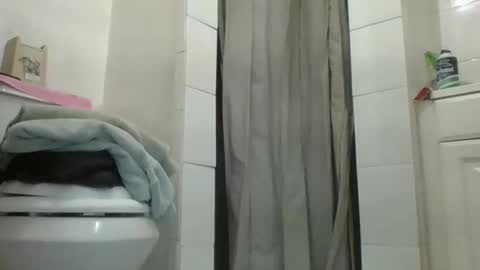 Snapshot of meaderd740870 chatting on 09/18/25, 09:33 meaderd740870 online show from 09/18/25, 09:33