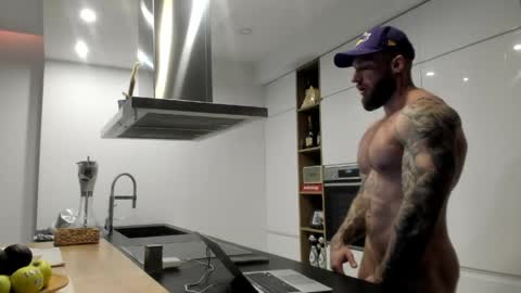 Snapshot of mealphamale chatting on 03/18/26, 03:04 Alpha Male online show from 03/18/26, 03:04