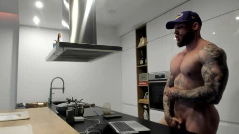 Snapshot of mealphamale chatting on 05/26/26, 01:40 Alpha Male online show from 05/26/26, 01:40