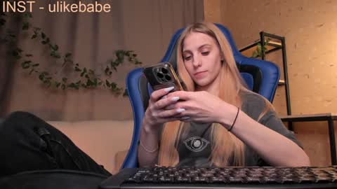 Snapshot of meandmaboy chatting on 12/10/24, 10:06 Anna online show from 12/10/24, 10:06