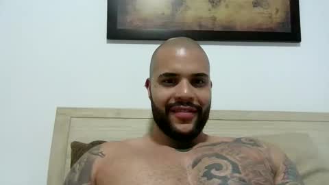 Snapshot of medellindrak chatting on 10/20/25, 11:05 filippoae online show from 10/20/25, 11:05