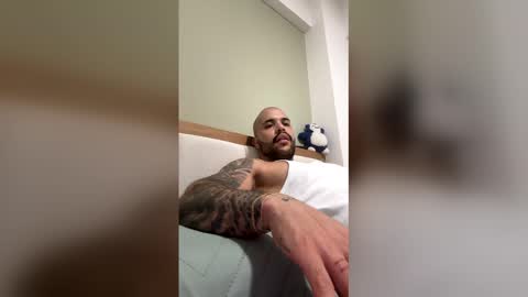 Snapshot of medellindrak chatting on 02/08/26, 10:02 filippoae online show from 02/08/26, 10:02