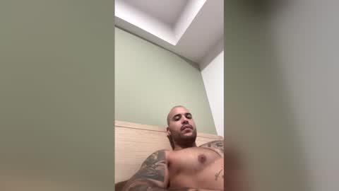 Snapshot of medellindrak chatting on 03/16/26, 01:22 filippoae online show from 03/16/26, 01:22