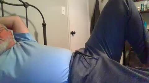 Snapshot of medic243 chatting on 12/04/25, 02:43 Medicineman online show from 12/04/25, 02:43
