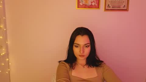 Snapshot of medina_andress chatting on 02/26/25, 07:16 Dina online show from 02/26/25, 07:16