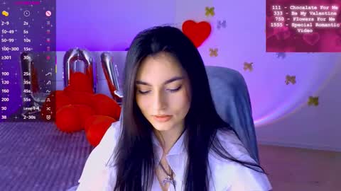 Snapshot of medina_andress chatting on 02/14/26, 09:33 Dina online show from 02/14/26, 09:33