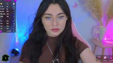 Snapshot of medina_andress chatting on 06/27/26, 08:25 Dina online show from 06/27/26, 08:25