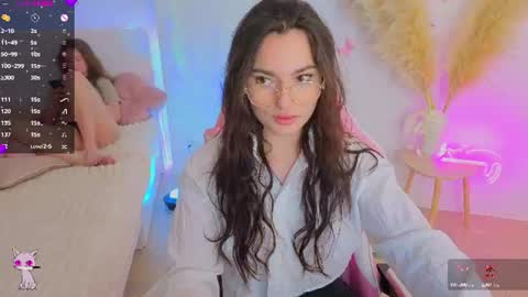 Snapshot of medina_andress chatting on 06/28/26, 10:05 Dina online show from 06/28/26, 10:05