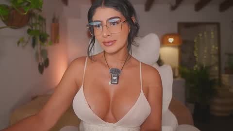 Andrea  online show from 11/26/25, 06:53