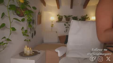 Snapshot of meegan1 chatting on 03/24/26, 06:46 Andrea online show from 03/24/26, 06:46