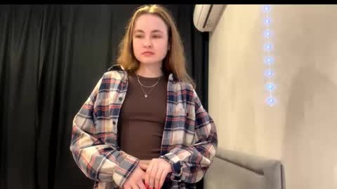 Snapshot of meehunte chatting on 11/25/25, 03:12 Olivia online show from 11/25/25, 03:12