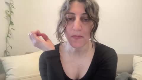 Snapshot of meena0220 chatting on 05/01/26, 04:22 Meena online show from 05/01/26, 04:22