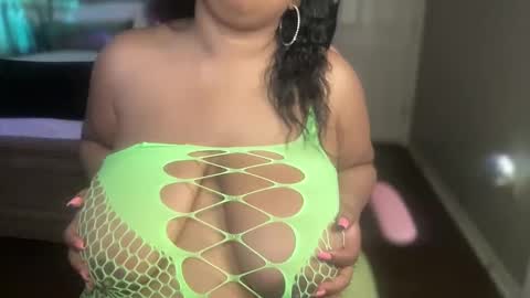 Snapshot of meetsouthernpeach chatting on 03/09/25, 01:37 Southern Peach online show from 03/09/25, 01:37