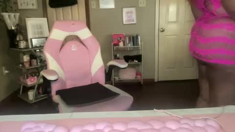 Snapshot of meetsouthernpeach chatting on 09/15/25, 03:23 Southern Peach online show from 09/15/25, 03:23