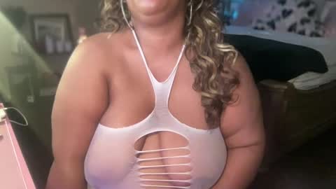 Snapshot of meetsouthernpeach chatting on 10/08/25, 03:37 Southern Peach online show from 10/08/25, 03:37