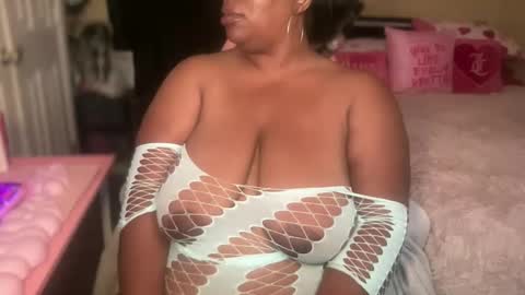 Snapshot of meetsouthernpeach chatting on 05/19/26, 03:35 Southern Peach online show from 05/19/26, 03:35