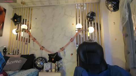 Snapshot of megaaanxxx chatting on 10/24/25, 11:28 Megaaan online show from 10/24/25, 11:28