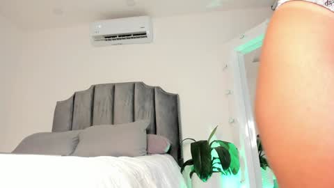 megan online show from 01/19/25, 01:43