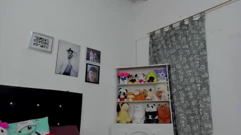 Snapshot of megan_and_clohe chatting on 12/16/25, 06:24 M E G A N online show from 12/16/25, 06:24