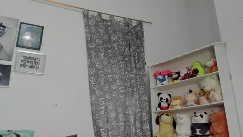 Snapshot of megan_and_clohe chatting on 02/09/26, 04:44 M E G A N online show from 02/09/26, 04:44