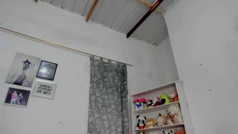 Snapshot of megan_and_clohe chatting on 02/16/26, 04:58 M E G A N online show from 02/16/26, 04:58