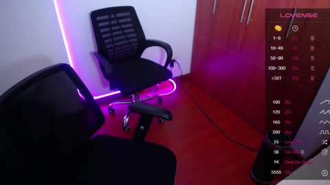 Snapshot of megan_bluee_ chatting on 02/26/25, 03:19 Megan Bluee online show from 02/26/25, 03:19